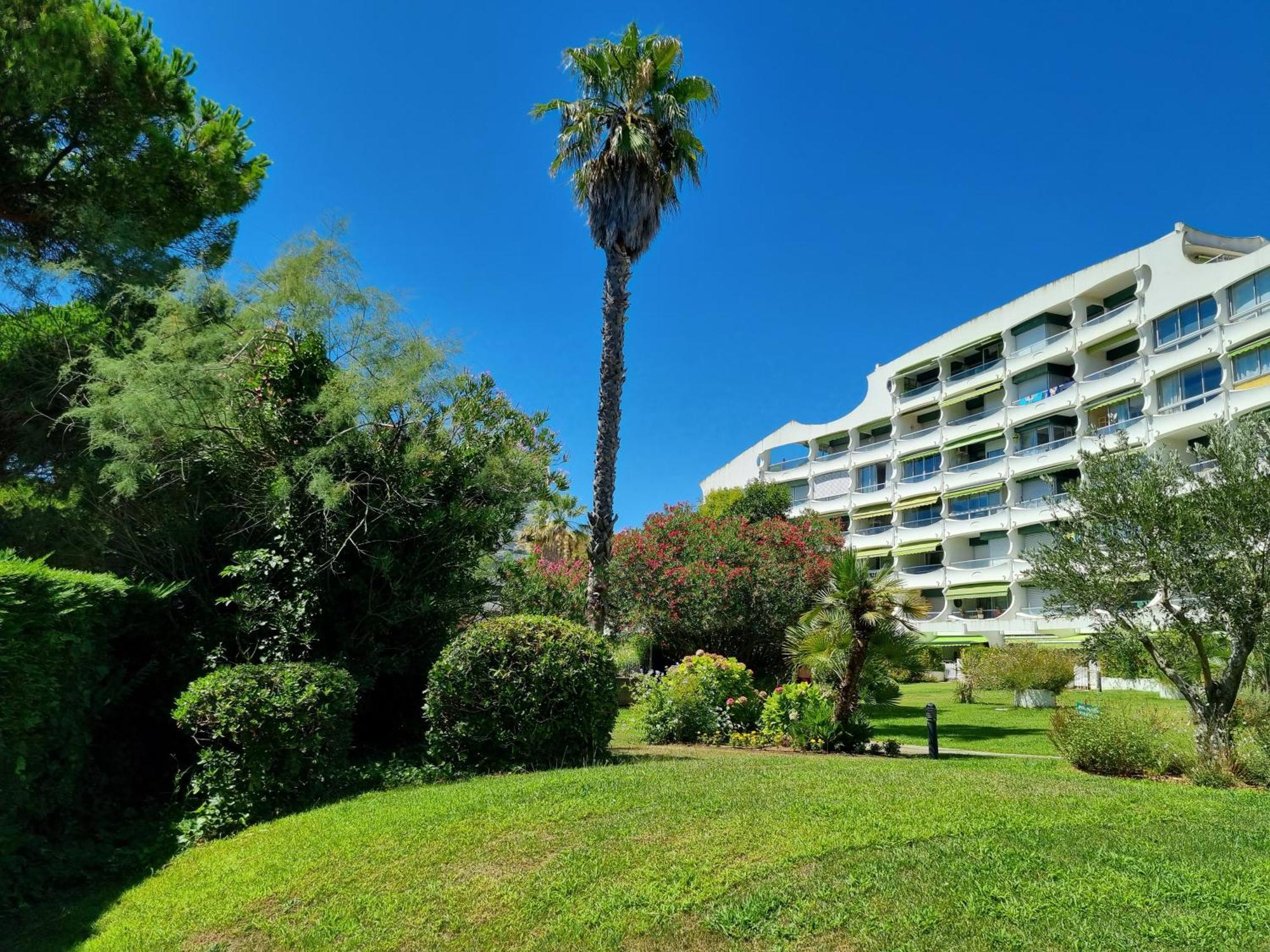 Superbe T2 Tout Confort 3 Etoiles, Entierement Renove Avec Piscine, Parking, Clim, Wifi, Netflix Ла-Гранд-Мот Экстерьер фото